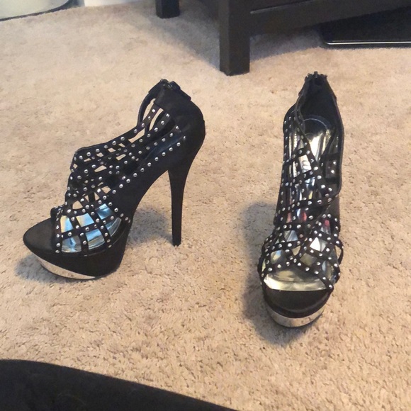Heels - Picture 2 of 3